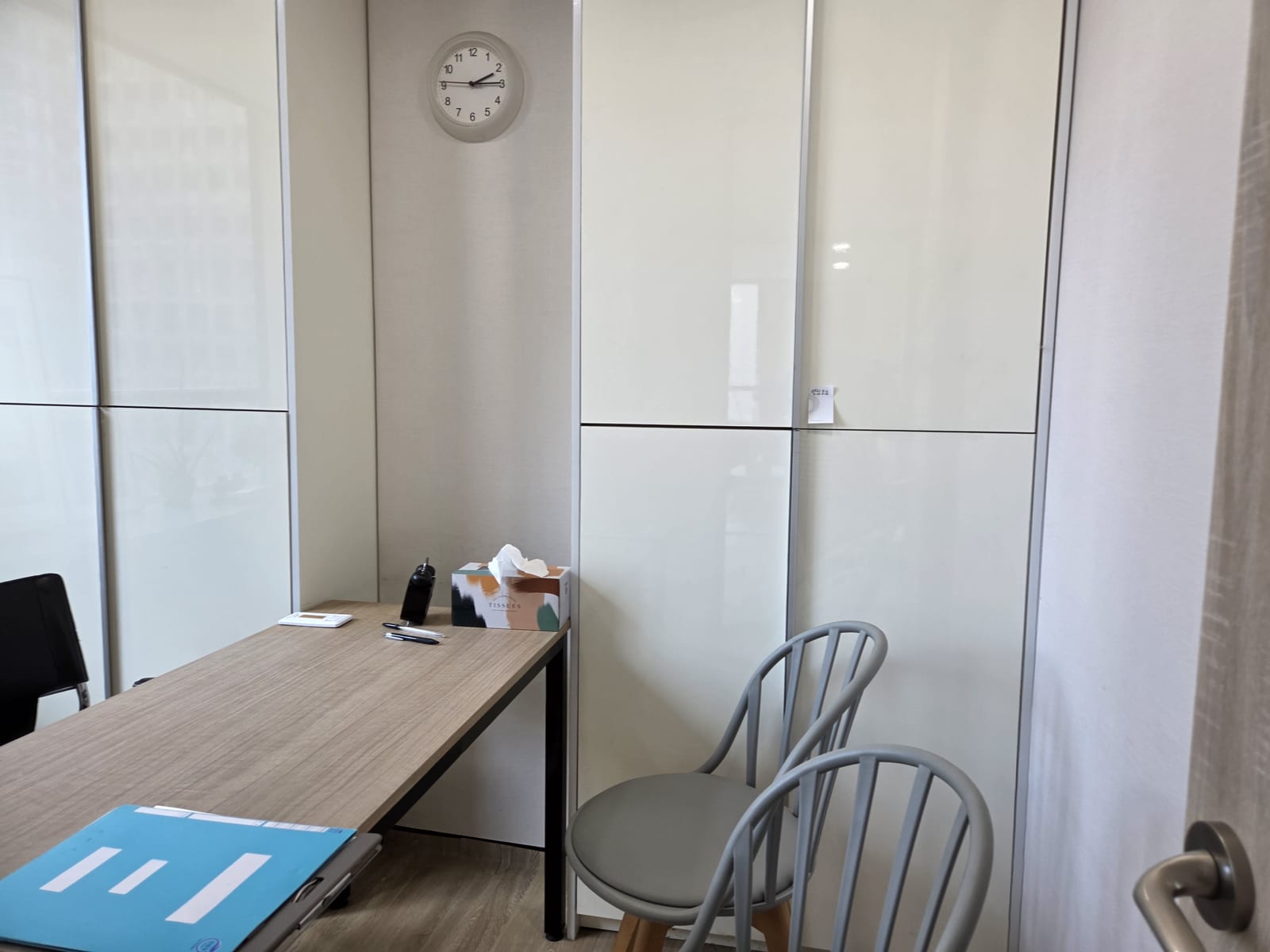 심리상담 받아야 할까 망설이는 마음에게 관련 이미지