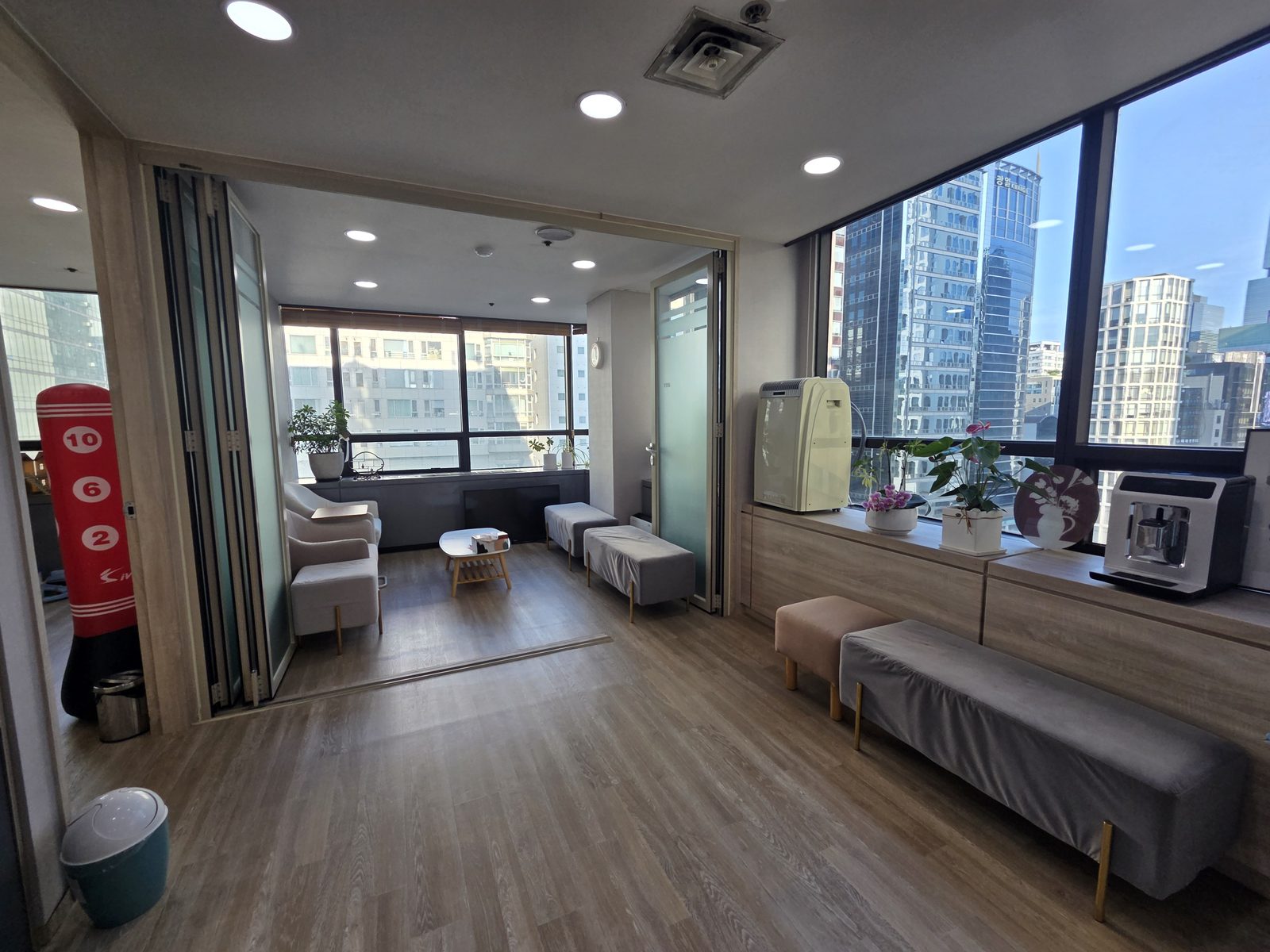 사람과성장 코칭심리상담센터 강남서초본원 입구 안내판